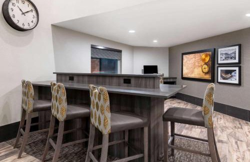 College Hotel | La Quinta by Wyndham Fairbanks Airport