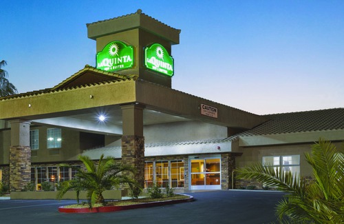 Las Vegas Hotel | La Quinta Inn & Suites by Wyndham Las Vegas Tropicana