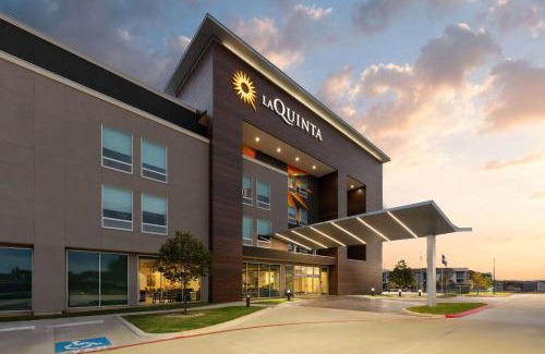 McNeil Hotel | La Quinta Inn & Suites by Wyndham Austin Parmer Tech Ridge