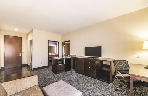 Catoosa Hotel | La Quinta Inn & Suites by Wyndham Tulsa - Catoosa Route 66