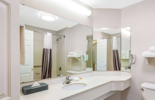 Fremont Hotel | La Quinta Inn & Suites by Wyndham Fremont/Silicon Valley