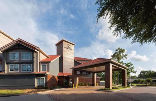 Houston Hotel | La Quinta Inn & Suites by Wyndham Houston Bush IAH South