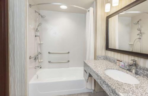 Tulsa Hotel | La Quinta Inn & Suites by Wyndham Tulsa Midtown