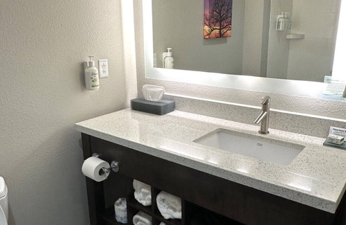 Terre Haute Hotel | La Quinta Inn & Suites by Wyndham Terre Haute