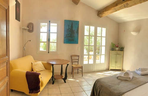 Claviers Bed & Breakfast | La Rainette en Provence, Chambre à L'écart Dans Propriété Parsemée D'oliviers