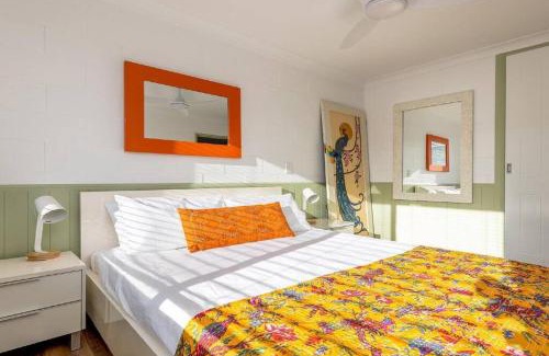 Iluka Apartment | La Sirena Pool and barbie, private boat ramp, WiFi, two bedrooms, 3 beds
