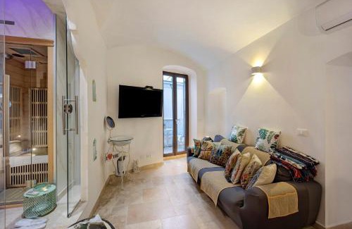 Dolceacqua Apartment | La stanza segreta con spa privata