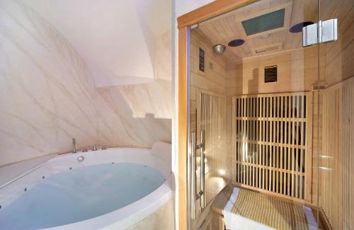 Dolceacqua Apartment | La stanza segreta con spa privata