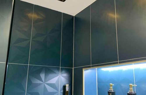 Saint Nicolas - Charles III - Ville vieille - Trois Maisons - Leopold Apartment | La Suite Saphir – spa privatif