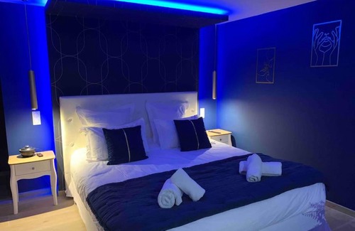 Saint Nicolas - Charles III - Ville vieille - Trois Maisons - Leopold Apartment | La Suite Saphir – spa privatif