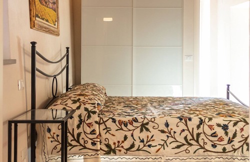 Cortona Old Town Apartment | La Terrazza sulla Valle, with private terrace overlooking the valley!