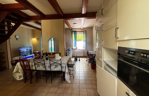 Sainte-Genevieve-des-Bois House | La Tranquillité Dans Tous ses États