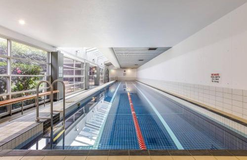Melbourne Central Business District Apartment | La Trobe Lookout - Poolside Retreat by State Library