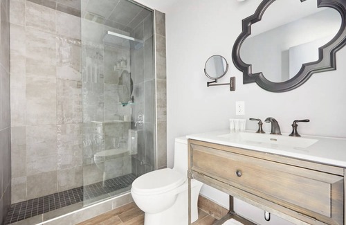 Church and Wellesley Apartment | La TUMU is a charming and unique boutique rooms located in downtown Toronto.