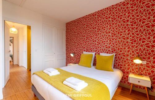 Honfleur House | La Véranda Enchantée 4 Garden & Fireplace Town Center Sleeps