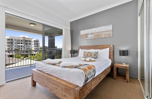 Redcliffe Hotel | La Vida on Anzac