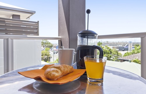 Redcliffe Hotel | La Vida on Anzac