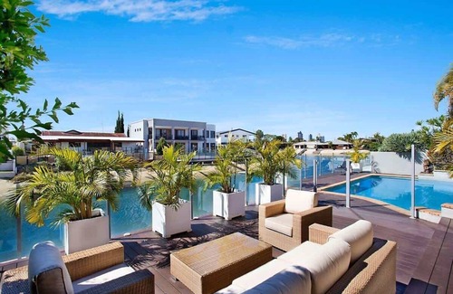 Broadbeach Waters House | La Vida Summary: The
