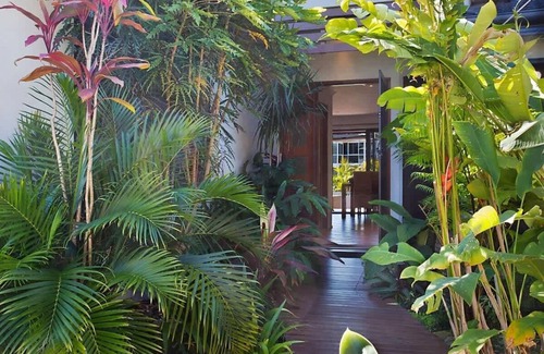 Broadbeach Waters House | La Vida Summary: The