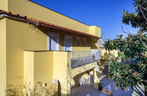 Ischia Porto Apartment | La Vigna Rooms