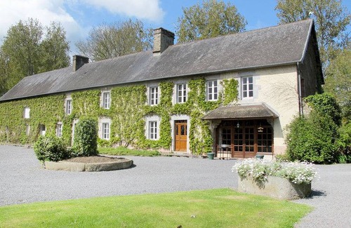 Savigny House | La Voisinière no. 2 (HE3L7R0)