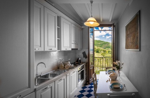 Massa Apartment | La Volata - Panoramic Apartment in the Medieval Heart of Massa e Cozzile