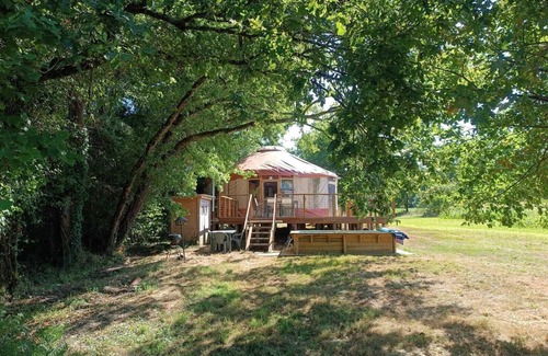 Poursiugues-Boucoue Cabin | La yourte du temps présent, an unusual rental!