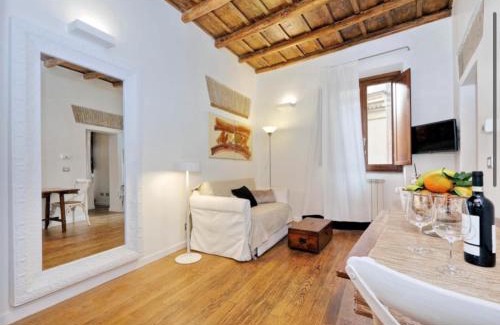 Rione VIII Sant'Eustachio Apartment | Labanca's Luxury Pantheon 2