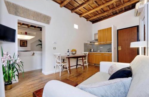 Rione VIII Sant'Eustachio Apartment | Labanca's Luxury Pantheon 2