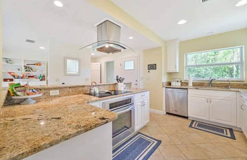 LaBelle House | LaBelle Vie, "Riverfront Serenity" & Bamboo Trails on 3+ acres.