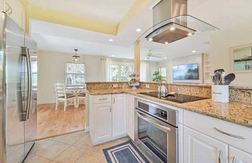 LaBelle House | LaBelle Vie, "Riverfront Serenity" & Bamboo Trails on 3+ acres.