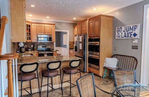 Hope Mills House | Labrador LakeHouse I Billiards & Bar I Pool I Kayak I WOW-Kitchen I Fire Pit