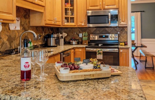 Hope Mills House | Labrador LakeHouse I Billiards & Bar I Pool I Kayak I WOW-Kitchen I Fire Pit