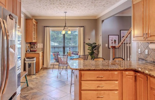 Hope Mills House | Labrador LakeHouse I Billiards & Bar I Pool I Kayak I WOW-Kitchen I Fire Pit
