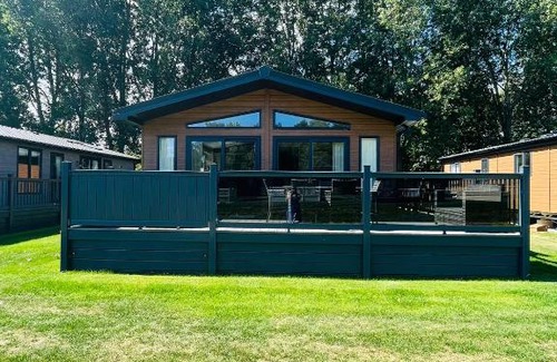 Allerthorpe House | Laburnum Lodge with Hot Tub