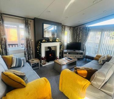 Allerthorpe House | Laburnum Lodge with Hot Tub