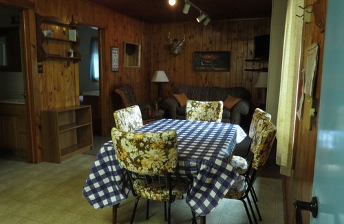 Watersmeet Cottage | LAC VIEUX DESERT WATERFRONT 2