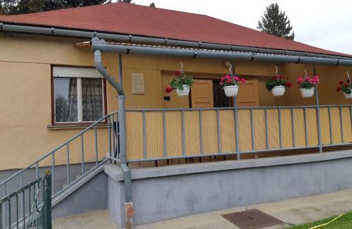 Igal House | Laciház