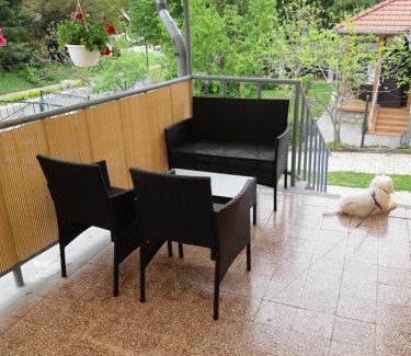 Igal House | Laciház