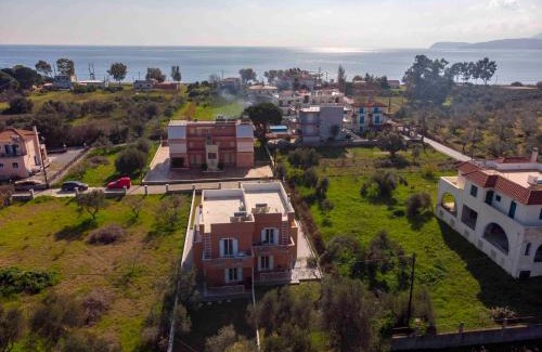 Mavrovouni Apartment | Laconian Collection Mavrovouni Beach House (Left)