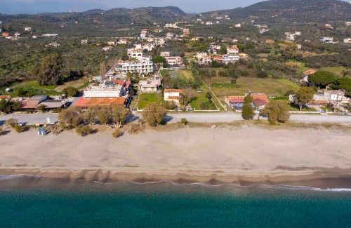 Mavrovouni Apartment | Laconian Collection Mavrovouni Beach House (Right)