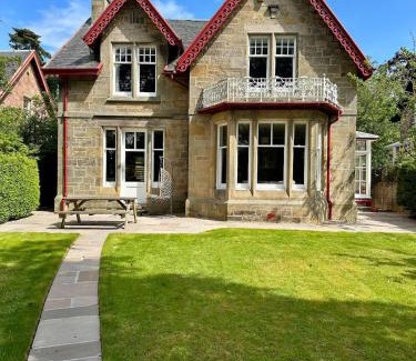 Inverness Villa | Ladies Walk - Stunning Riverfront Home