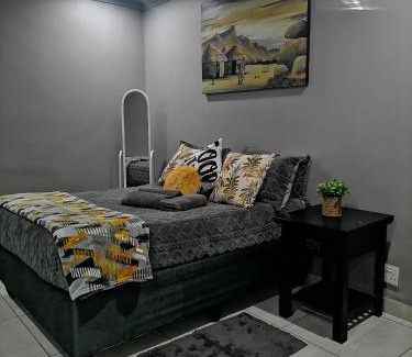 Flora Park Bed & Breakfast | Lady D Exclusive Abode