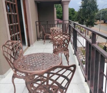 Flora Park Bed & Breakfast | Lady D Exclusive Abode