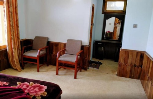 Karimabad Hotel | Lady Finger Guest House And Lodge