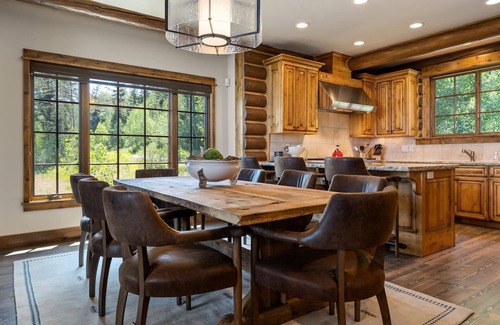 Victor Cabin | Ladyslipper Cabin at Bronze Buffalo Ranch