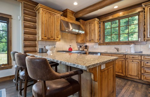 Victor Cabin | Ladyslipper Cabin at Bronze Buffalo Ranch