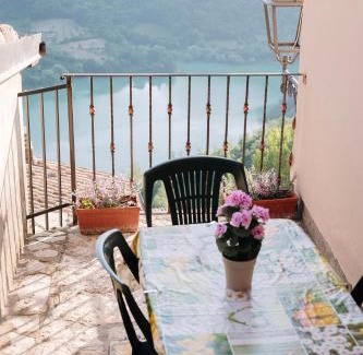 Ascrea Apartment | Lago del Turano - La Taverna con cucina open space e free WI-FI