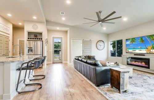 Lago Vista House | Lago Vista Free Heated Pool Oasis-FirePit, Fishing