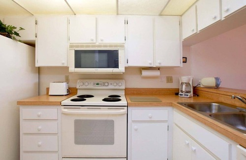 Plantation Condo | Lagoon front 2/2 condo overlooking the golf course - Approach Shot